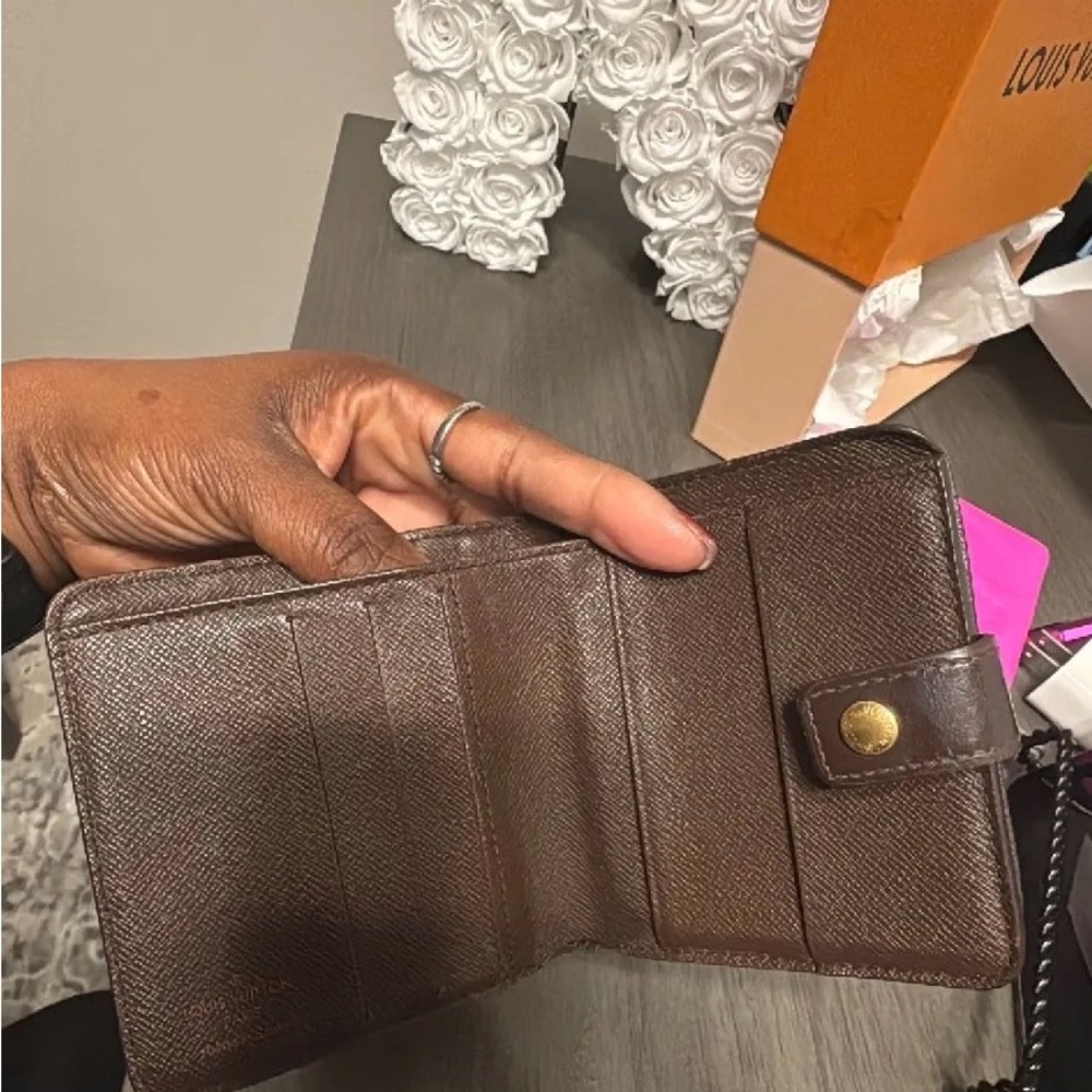 Authentic Louis Vuitton Damier Ebene Checkered zippy Wallet - Picture 3 of 3